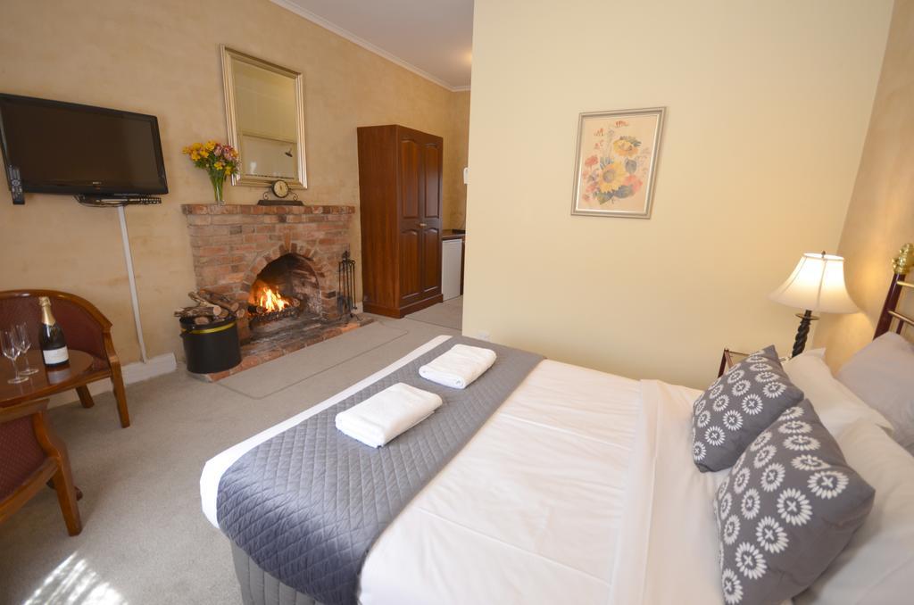 Springs Motel 4*